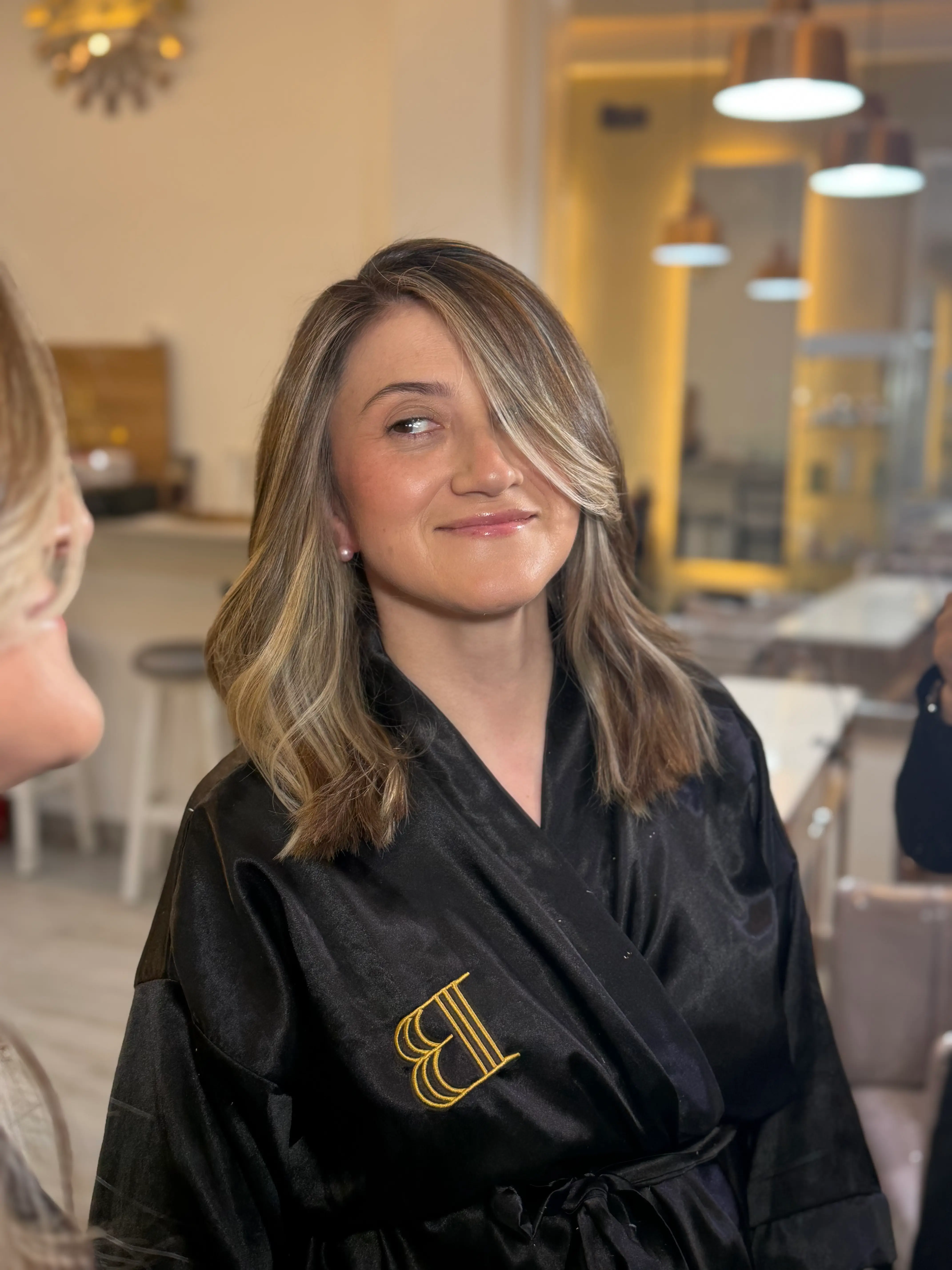 Resultado de corte, color y peinados en Making Blonde