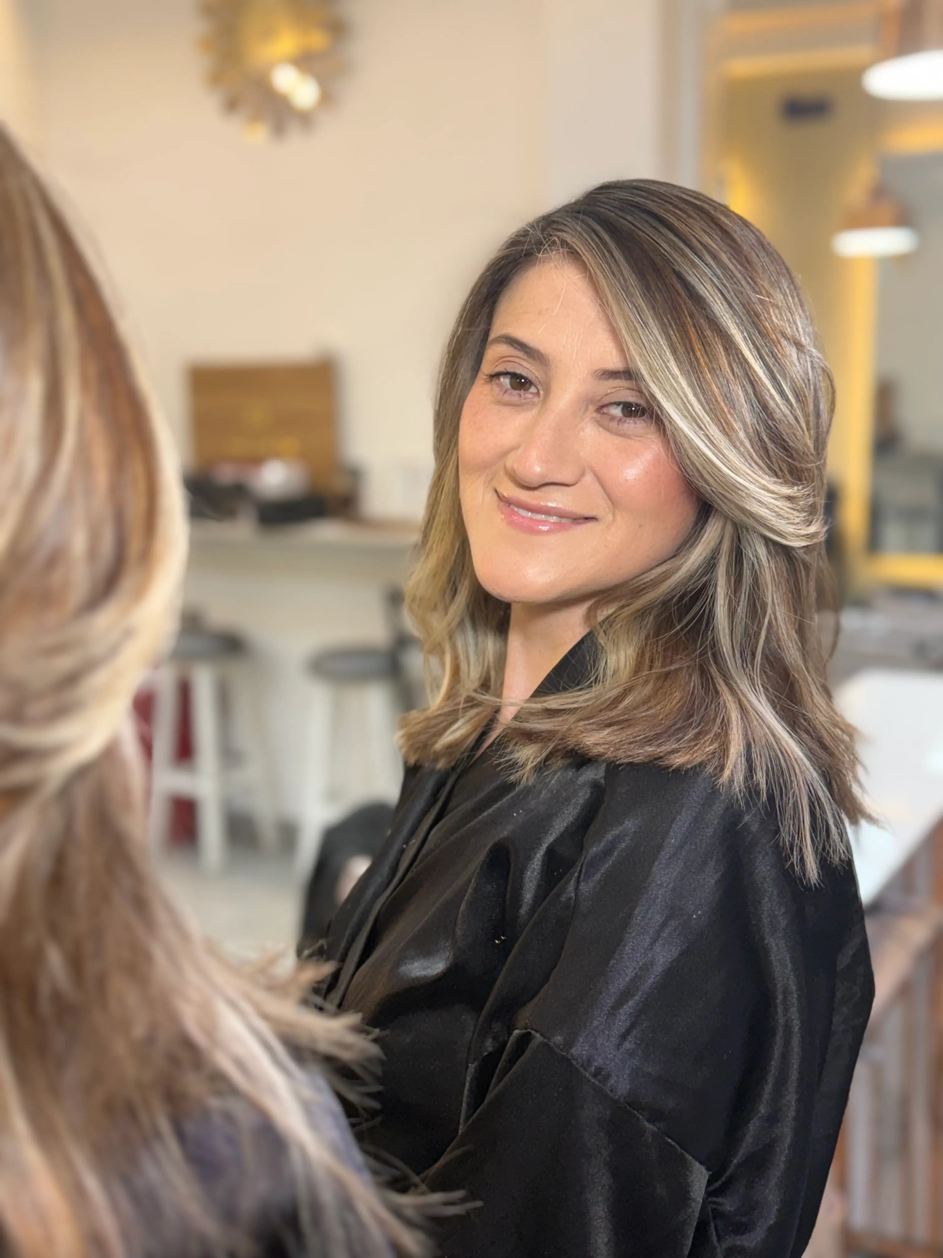 Resultado de corte, color y peinados en Making Blonde