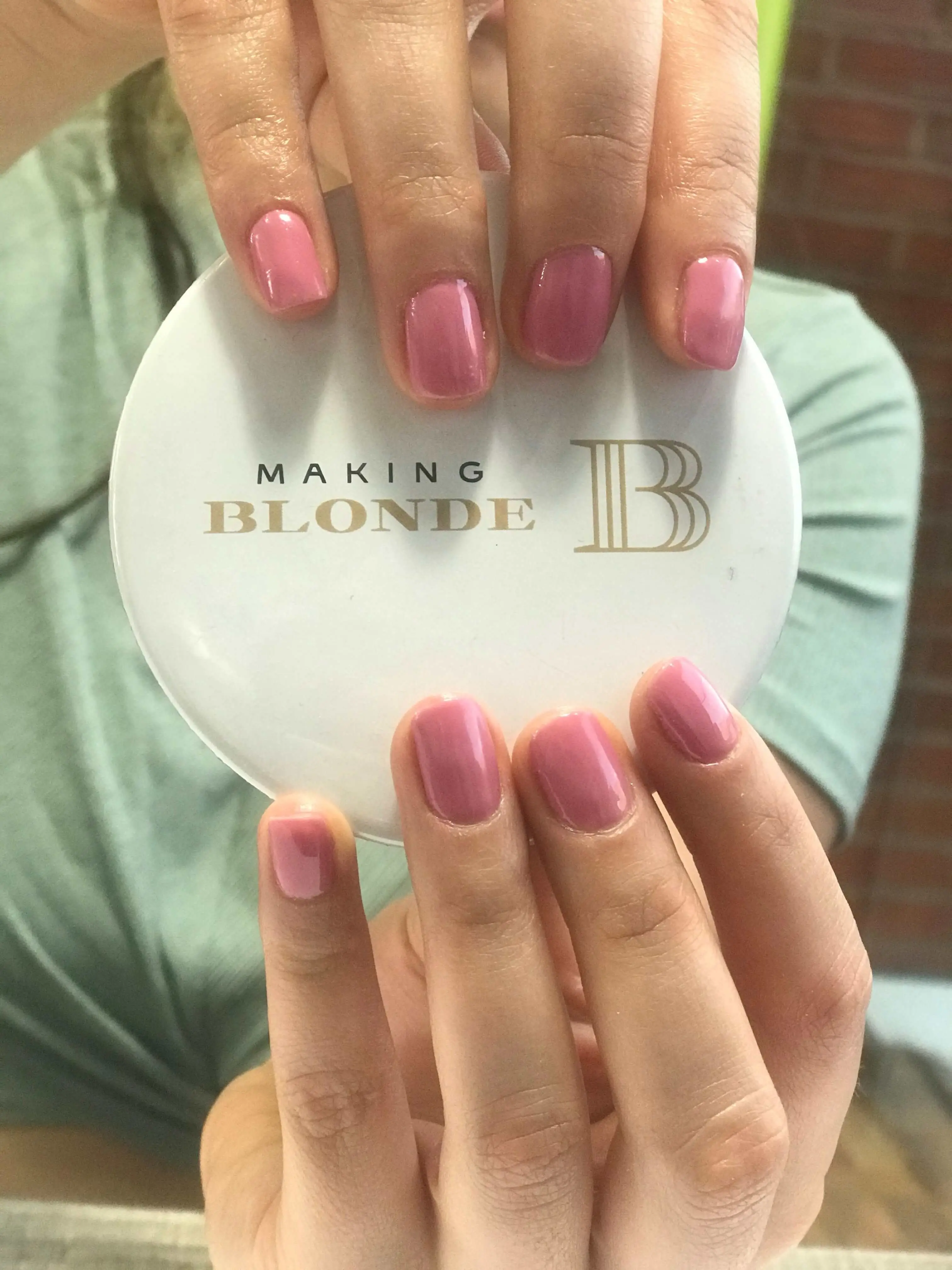 Esmaltado y cuidado de uñas