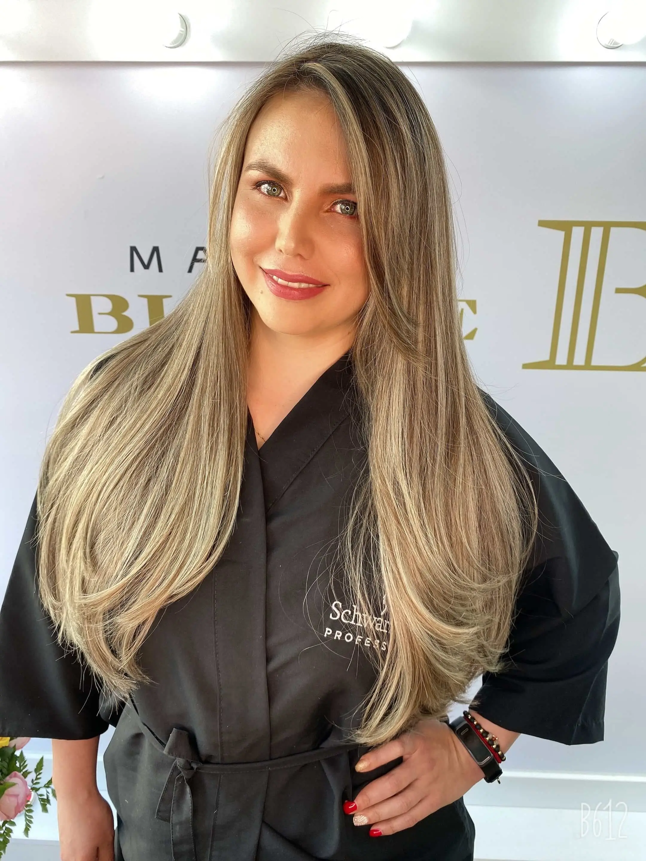 Resultado de corte, color y peinados en Making Blonde