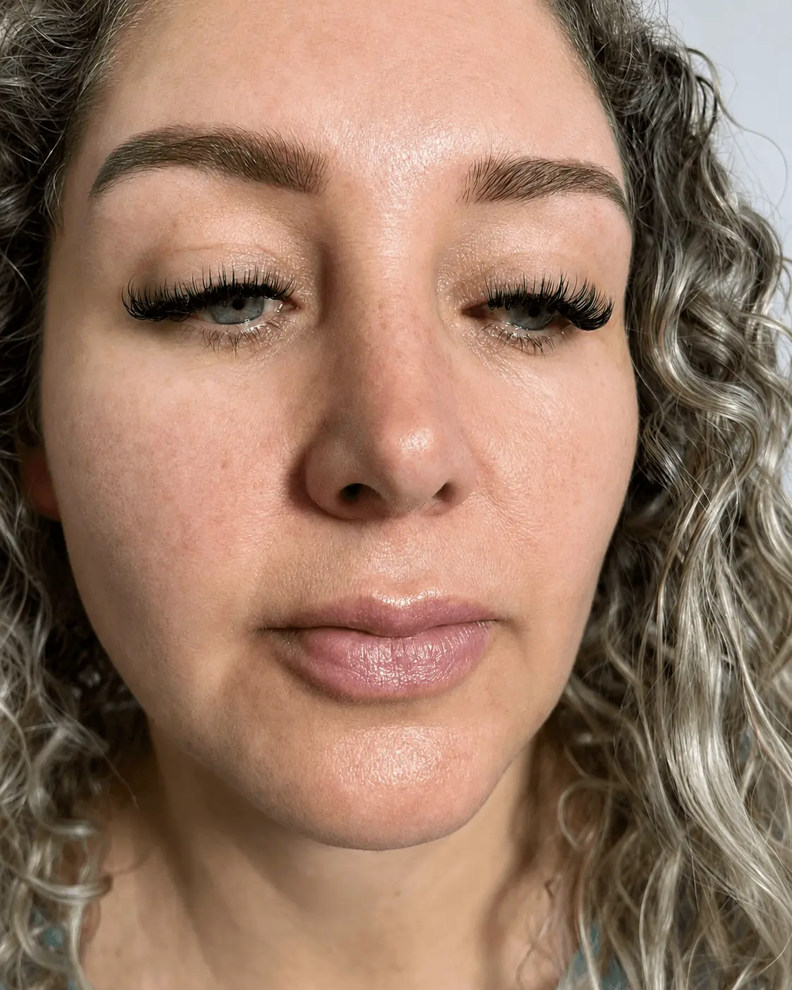Resultado de cejas y pestañas en Making Blonde